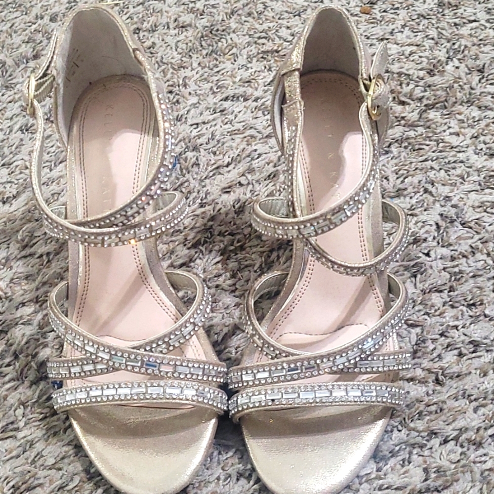 Sz 6, Kelly & Katie gold embellished heels